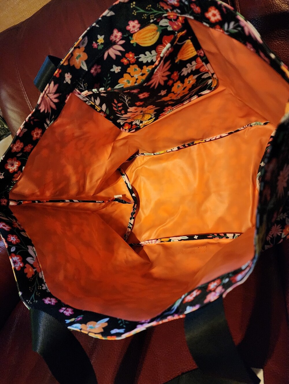 Vera Bradley Lighten Up Large Family Tote NWT - Picture 8 of 11